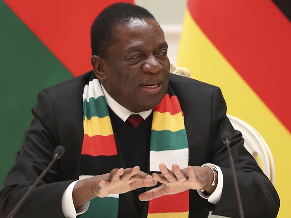 Le président Emmerson Mnangagwa a déclaré qu'il voulait "un Zimbabwe calme, stable et qui fonctionne de nouveau" (archives). © KEYSTONE/AP POOL TASS News Agency/NATALIA FEDOSENKO