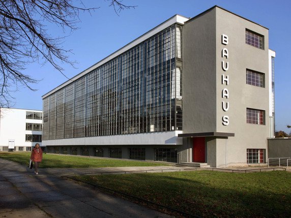 Le Bauhaus à Dessau, en Allemagne, inauguré par l'architecte Walter Gropius en 1926 (archives). © KEYSTONE/AP/ECKEHARD SCHULZ