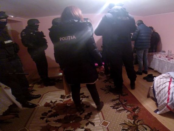 Une opération menée en Roumanie par une équipe helvético-roumaine a permis d'interpeller mercredi dernier quatre Roumains soupçonnés de proxénétisme. © Police de Lausanne