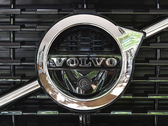 Volvo doit procéder au rappel de milliers de voitures en raison d'une fragilité des conduits de carburant dans le compartiment moteur. La Suisse est également concernée par ce rappel (archives). © KEYSTONE/AP TT NEWS AGENCY/JONAS EKSTROMER