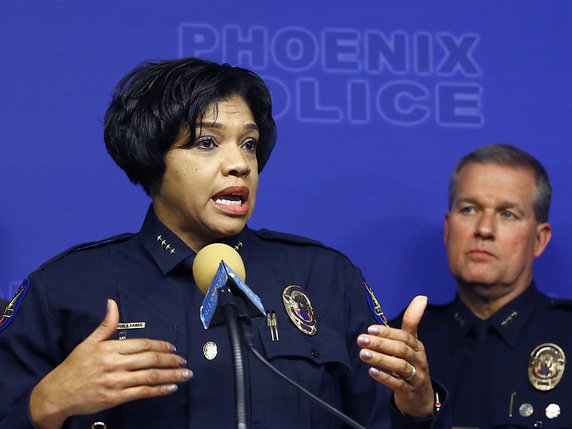 La chef de la police de Phoenix assure n'avoir jamais fait face à un tel cas en plus de 30 ans de carrière. © KEYSTONE/AP/ROSS D. FRANKLIN