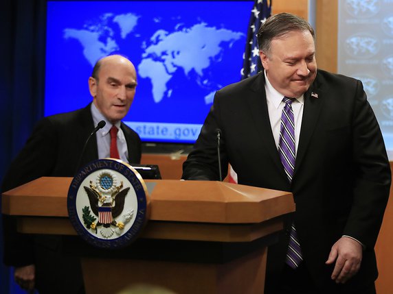 Mike Pompeo, à droite sur le cliché, a nommé Elliott Abrams, à gauche, émissaire des Etats-Unis au Venezuela. © KEYSTONE/AP/MANUEL BALCE CENETA