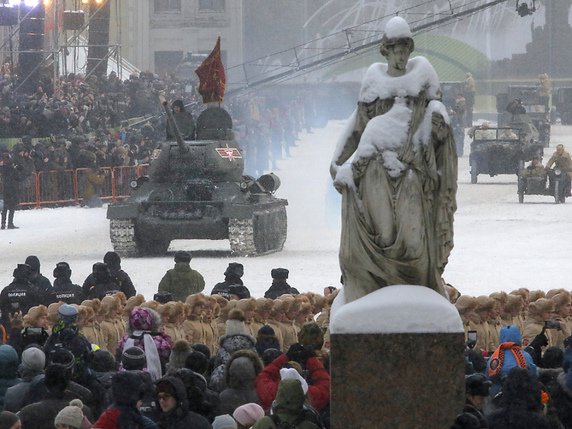 Les militaires ont défilé par -11°C. © KEYSTONE/AP/DMITRI LOVETSKY
