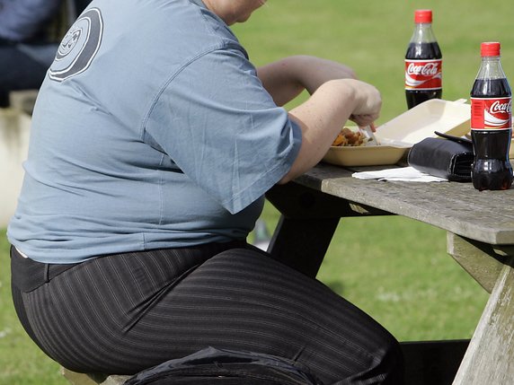 Selon l'OMS, 1,9 milliard d'adultes sont en surpoids dans le monde, dont 650 millions sont obèses (archives). © KEYSTONE/AP/KIRSTY WIGGLESWORTH