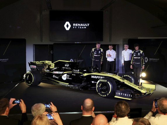 La nouvelle Renault présentée avec son duo de pilotes © KEYSTONE/AP PA/ANDREW MATTHEWS