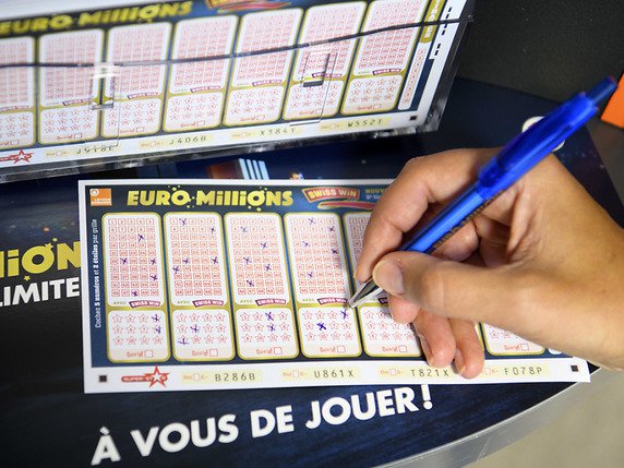 Lors du prochain tirage mardi, 200 millions de francs seront en jeu, a indiqué la Loterie romande. © KEYSTONE/LAURENT GILLIERON