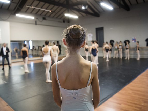 59 danseuses et un seul danseur, de 9 à 19 ans, ont été auditionnés. © Keystone/KEYSTONE/TI-PRESS/ALESSANDRO CRINARI