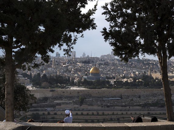 Dans la Vieille ville de Jérusalem, une famille palestinienne a été expulsée dimanche  de sa maison au profit de colons israéliens, a constaté un photographe de l'AFP. © KEYSTONE/EPA/JIM HOLLANDER