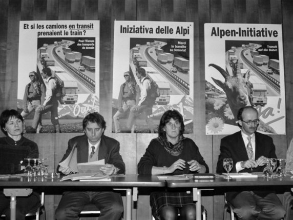 Le texte de l'initiative des Alpes a été accepté le 20 février 1994 par 51,9% de la population (archives). © KEYSTONE/STR