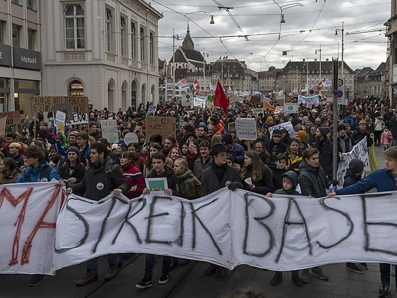 La résolution du Grand Conseil de Bâle-Ville est inspirée des revendications de la grève du climat, qui s'est tenue le 2 février dernier (archives). © KEYSTONE/GEORGIOS KEFALAS