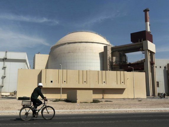 La centrale nucléaire de Bouchher, dans le sud de l'Iran. L'AIEA insiste sur l'importance d'une coopération de Téhéran concernant l'accès aux sites soumis aux inspections (archives). © KEYSTONE/AP/MAJID ASGARIPOUR