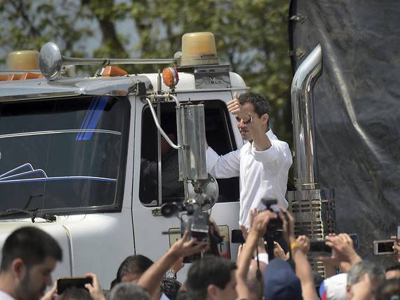 L'opposant Juan Guaido a donné le coup d'envoi au processus visant à faire entrer l'aide humanitaire au Venezuela depuis la Colombie. © KEYSTONE/AP/FERNANDO VERGARA
