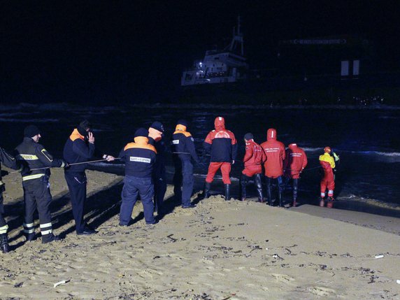 Un cargo turc s'est échoué près du port de Bari. © KEYSTONE/AP ANSA/ANNAMARIA LOCONSOLE