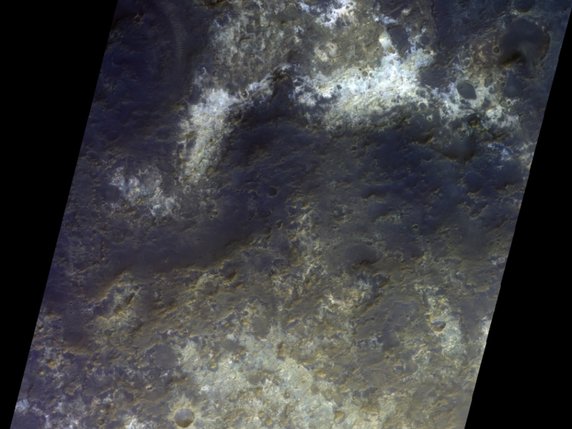 Cette image montre que la surface de Mars a subi des modifications constantes et importantes dues à la présence d'eau. © ESA/Roskosmos/CaSSIS