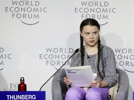 La mobilisation mondiale de ce vendredi est inspirée par l'adolescente Greta Thunberg, une Suédoise de 16 ans qui brandissait seule tous les vendredis depuis l'été sa pancarte "grève de l'école pour le climat" devant le Parlement de Stockholm (archives). © KEYSTONE/AP/MARKUS SCHREIBER