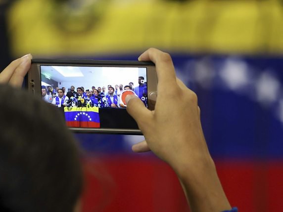 Selon l'ONG Espacio Publico, de défense de la liberté d'expression, une cinquantaine d'arrestations ont eu lieu dans le milieu du journalisme depuis le début de l'année au Venezuela (image symbolique). © KEYSTONE/AP/FERNANDO VERGARA