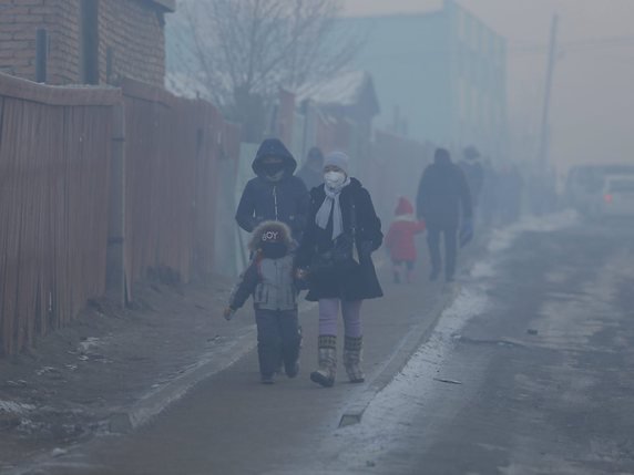 Selon certaines mesures, Oulan-Bator, capitale la plus froide du monde, est aussi la plus polluée, avec des niveaux records de PM2,5 (archives). © KEYSTONE/EPA/DAVAANYAM DELGERJARGAL
