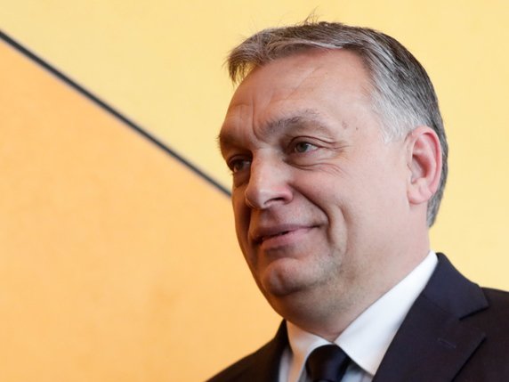 La droite européenne (PPE) a décidé de suspendre temporairement le parti du dirigeant hongrois populiste Viktor Orban (photo), le Fidesz, de ses rangs. © KEYSTONE/EPA/STEPHANIE LECOCQ