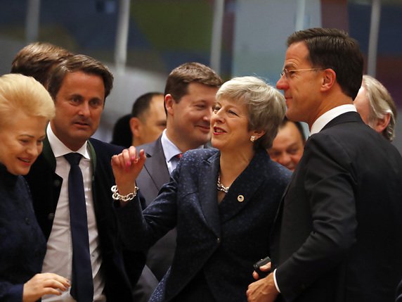 La première ministre britannique Theresa May s'est exprimée pendant une heure devant les dirigeants européens. © KEYSTONE/AP/FRANK AUGSTEIN