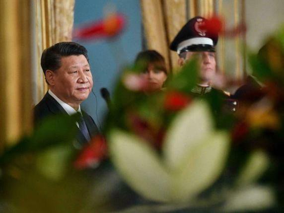 Le président chinois Xi Jinping écoute le discours prononcé par le président italien Sergio Mattarella au Palais présidentiel Quirinale à Rome vendredi. © KEYSTONE/AP ANSA/ALESSANDRO DI MEO