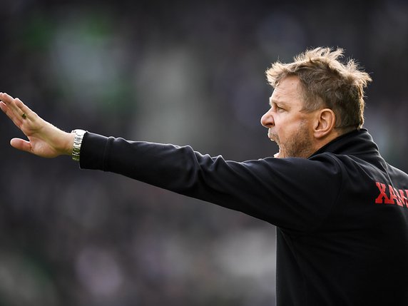 Stéphane Henchoz ne sera plus l'entraîneur de Xamax la saison prochaine © KEYSTONE/GIAN EHRENZELLER