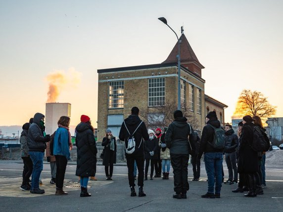 Les militants antispécistes se réunissent chaque vendredi devant l'abattoir de Zurich. © Jamani Caillet