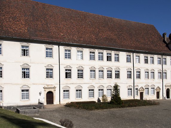 Le Tribunal de première instance du canton du Jura, à Porrentruy, se penche depuis lundi sur un drame qui avait suscité une vive émotion. Un jeune homme avait été mortellement fauché sur un passage pour piétons en 2016 aux Emibois. L'automobiliste fautif avait poursuivi sa route. © KEYSTONE/GEORGIOS KEFALAS