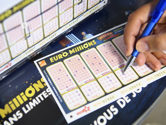 Personne n'a trouvé la combinaison gagnante du tirage de l'Euro Millions de mardi soir (archives). © KEYSTONE/LAURENT GILLIERON