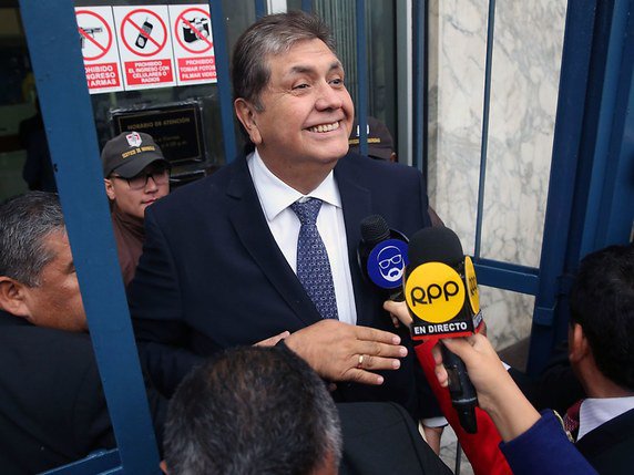 L'ex-président péruvien Alan Garcia devait être arrêté dans le cadre du scandale de corruption Odebrecht (archives). © KEYSTONE/EPA EFE/ERNESTO ARIAS