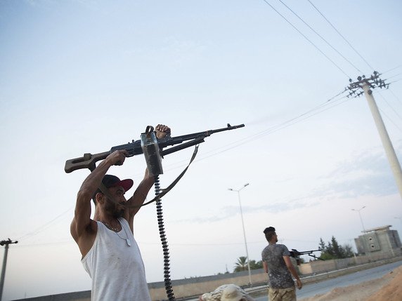 Des renforts sont envoyés dans les zones de combat à Tripoli par tous les belligérants, selon l'ONU. © KEYSTONE/AP/MOHAMED BEN KHALIFA