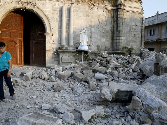 L'église Sainte-Catherine située à Porac à une centaine de km au nord-ouest de Manille, sur l'île de Luçon a été endommagée par le séisme. © Keystone/AP/Bullit Marquez