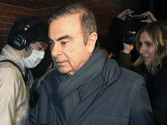Tombé en disgrâce depuis son interpellation le 19 novembre à Tokyo, Carlos Ghosn a été libéré sous caution en mars, puis arrêté de nouveau en avril sur des accusations de détournement de fonds de Nissan (archives). © KEYSTONE/AP Kyodo News