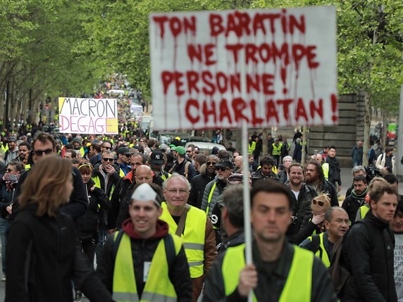 Les "gilets jaunes" sont de nouveau mobilisés en France, notamment à Paris, pour un 24e samedi consécutif. © KEYSTONE/EPA/CHRISTOPHE PETIT TESSON