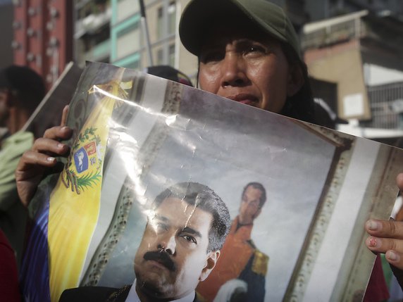 Nicolás Maduro continue d'être soutenu par une partie de la population au Venezuela. © KEYSTONE/AP/BORIS VERGARA