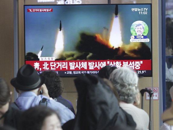 Les missiles nord-coréens ont parcouru entre 70 et 200 km au-dessus de la mer du Japon. © KEYSTONE/AP/AHN YOUNG-JOON