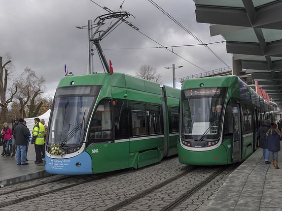 La ligne 3 des trams des Transports publics de Bâle-Ville (BVB) relie la cité rhénane à la gare de St-Louis depuis décembre 2017. © KEYSTONE/GEORGIOS KEFALAS