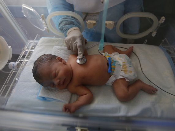 La plupart des naissances d'enfants à faible poids ont eu lieu en Asie du Sud et en Afrique subsaharienne (archives). © KEYSTONE/EPA/YAHYA ARHAB