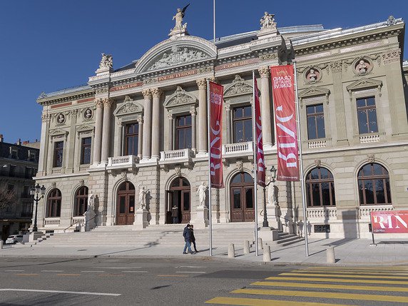 La culture à Genève, comme ici le Grand Théâtre, sera coordonnée par le canton et plus par les communes (photo d'illustration). © KEYSTONE/MARTIAL TREZZINI