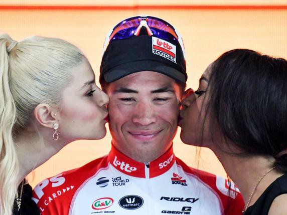 Caleb Ewan pas mécontent sur le podium © KEYSTONE/AP ANSA/ALESSANDRO DI MEO