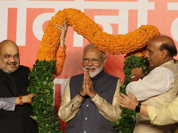 Selon ces résultats encore provisoires, l'hémicycle de la Lok Sabha devrait présenter pour les cinq prochaines années une écrasante dominante safran, la couleur des nationalistes hindous de Narendra Modi (archives). © KEYSTONE/EPA/HARISH TYAGI