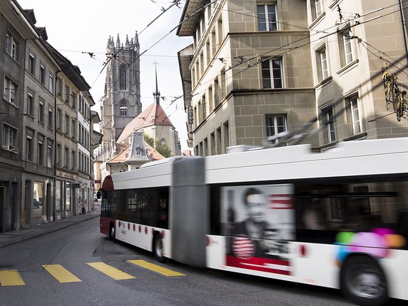 Le canton de Fribourg veut développer la fréquence de son offre de transports publis ces prochaines anneés (archives). © KEYSTONE/JEAN-CHRISTOPHE BOTT
