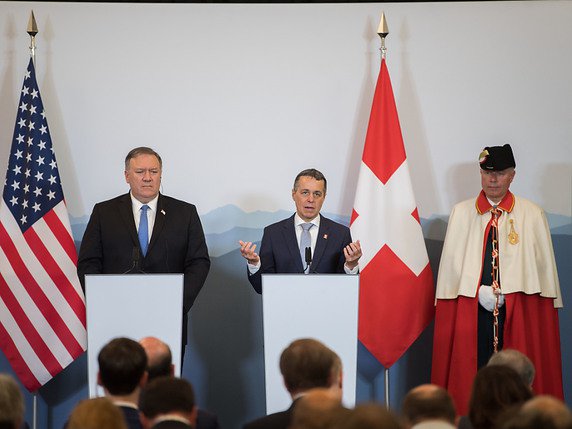 Les bons offices de la Suisse en Iran ont été au cœur des discussions, a indiqué Ignazio Cassis lors de sa conférence de presse commune avec Mike Pompeo. © KEYSTONE/TI-PRESS/SAMUEL GOLAY