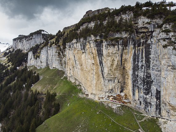 Un Bernois de 41 ans fait une chute mortelle près de l'auberge de montagne Äscher (archives). © KEYSTONE/GIAN EHRENZELLER