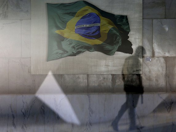 Au Brésil, le groupe Odebrecht a truqué les juteux marchés de sous-traitance du géant pétrolier public Petrobras, plus grand scandale de corruption de l'histoire du Brésil. Des dizaines d'hommes politiques ont été éclaboussés (image symbolique). © KEYSTONE/AP/ERALDO PERES