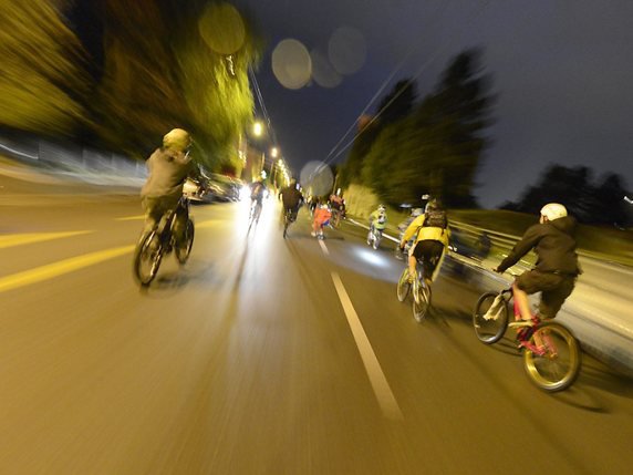 Un homme s'est grièvement blessé dans un accident de roller à Tourtemagne (VS) hier soir. © KEYSTONE/MAXIME SCHMID