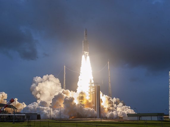 Une fusée Ariane 5 ECA, le lanceur lourd européen, a décollé jeudi de Kourou, en Guyane française, à 18h43 locales (23h43 en Suisse) (archives). © KEYSTONE/EPA ESA/CNES/ARIANESPACE/P PIRON / ESA/CNES/ARIANESPACE /