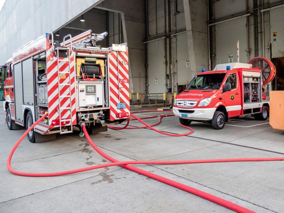 Plusieurs dizaines de pompiers sont intervenus à Vendlincourt (Keystone archives/cliché symbolique). © KEYSTONE/BERUFSFEUERWEHR BERN