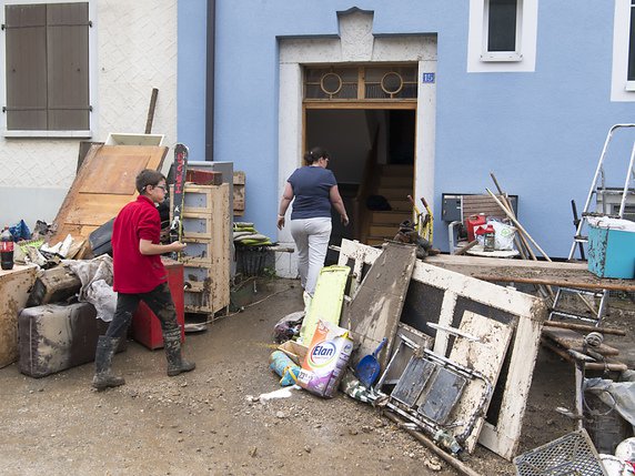 Les dégâts à Val-de-Ruz devraient se chiffrer à au moins 10 millions de francs. © KEYSTONE/LAURENT GILLIERON