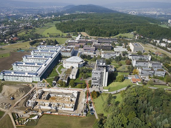 Les organisateurs souhaitaient organiser l'édition 2020 de l'E-Prix sur le campus de l'EPF Zurich principalement, situé sur la colline du Hönggerberg. La haute école n'en a pas voulu (archives). © KEYSTONE/GAETAN BALLY