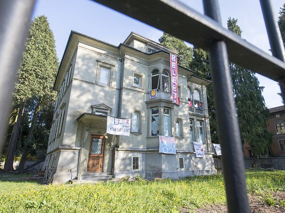Le groupe "Gundula" s'était installé dans une maison inoccupée depuis deux ans à Lucerne (archives). © KEYSTONE/URS FLUEELER